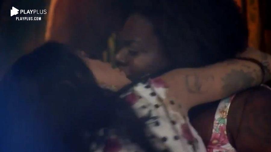 Bêbada, Mirella dá beijo e esfrega bumbum 'na cara' de Jojo Todynho 