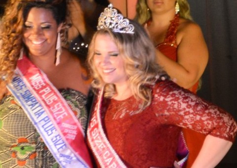   Pesando 107 kg, educadora infantil vence Miss Brasil Plus Size Carioca