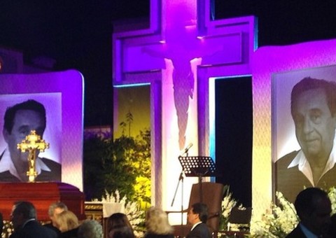 Veja como foi a 1a missa de despedida de Roberto Bolaños, o eterno 'Chaves'