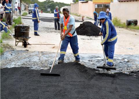  Prefeitura de Manaus intensifica ações de tapa-buracos no Nova Cidade