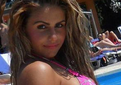 Modelo promete fidelidade ao namorado preso mas é trocada por colega de cela