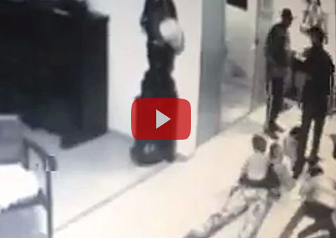 Com bebê nas costas, modelo leva tiro na cabeça durante assalto