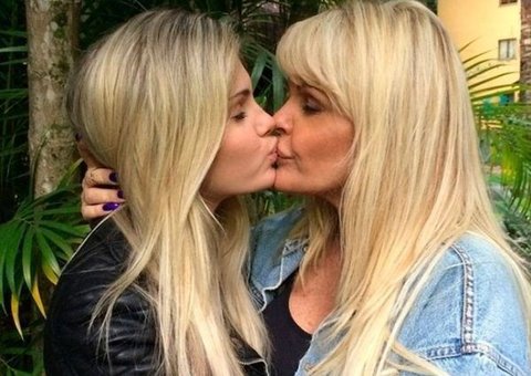 Bárbara Evans visita Monique Evans em clínica psiquiátrica
