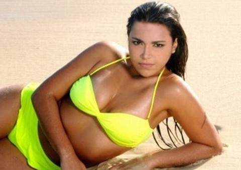  Filha de Romário coloca 300 ml de silicone nos seios