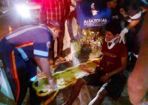 Morador de rua atropelado. Trânsito engarrafado faz socorro demorar