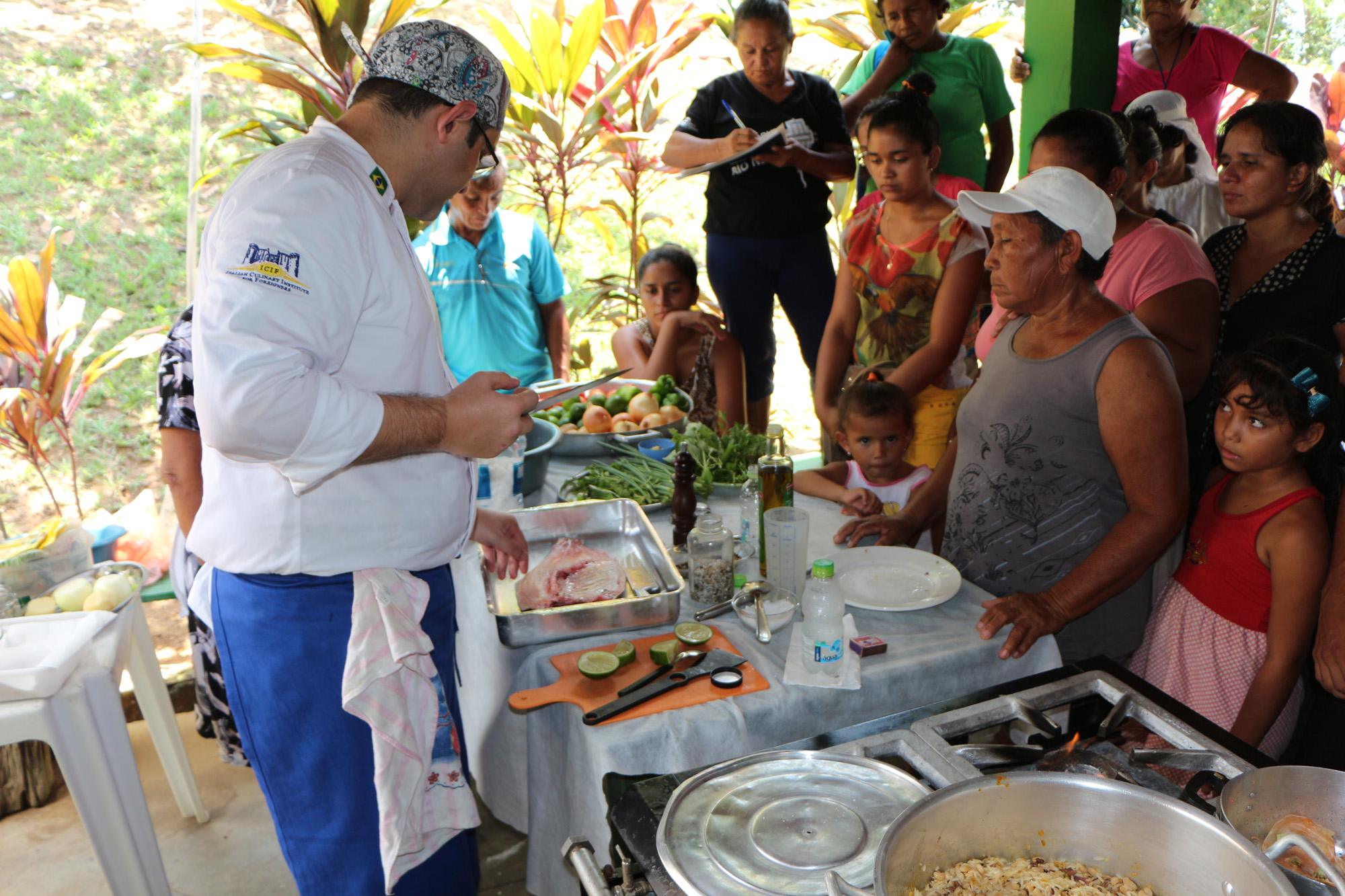 Moradores do Tupé participam de aulas para a montagem de cardápio