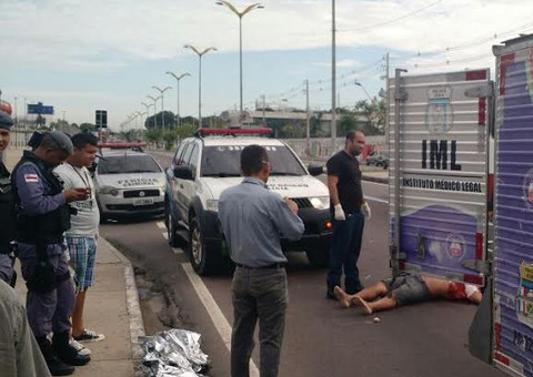 Ônibus atropela e mata outro na Constantino Nery