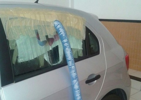 Transformou carro em câmara de gás, veja fotos