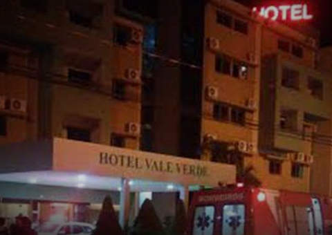 Lutador desconfia de traição da namorada e mata homem dentro de hotel