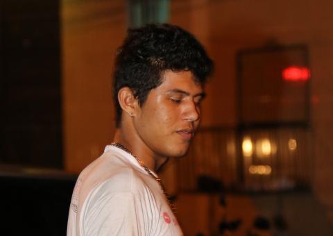 Motorista "chapado" preso em blitz  com centenas de latas de cerveja no carro