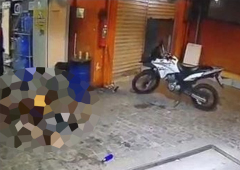 Vídeo mostra homem matando melhor amigo só porque arranhou sua moto
