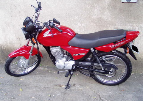  Adolescentes são detidos em uma moto com retrição de roubo