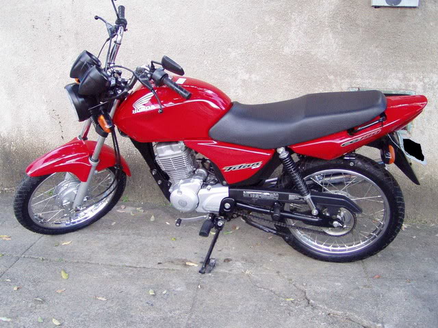  Adolescentes são detidos em uma moto com retrição de roubo