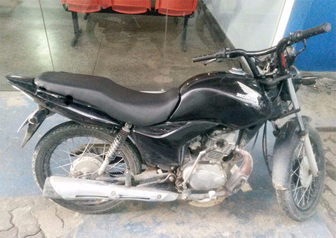 Moto roubada é recuperada no Alfredo Nascimento