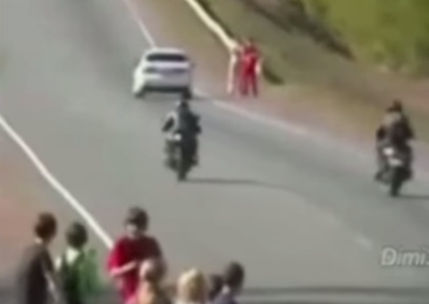 Vídeo com os piores acidentes de moto da história bomba na web. Veja: