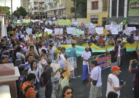 Na Rua 10 de Julho, próximo ao Bar do Armando