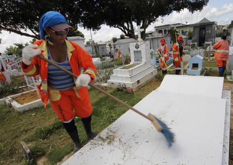 Prefeitura finaliza a preparação dos cemitérios para o Dia dos Finados