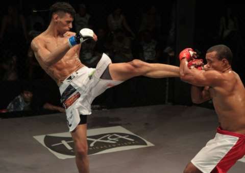 Sassarito mantém cinturão do Mr.  Cage em inauguração do SportBar