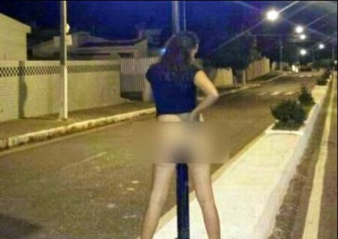 Mulher posa nua em avenida da Paraíba