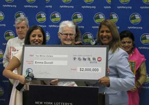 Mulher ganhou na loteria com números de biscoito da sorte chinês