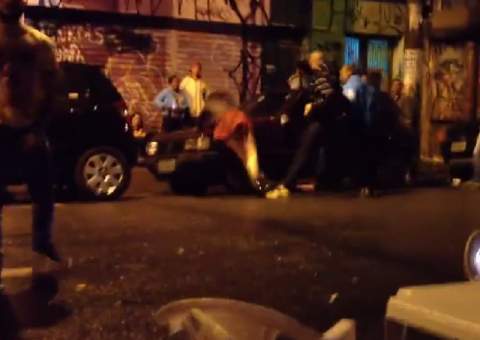 Mulher confundida com travesti sofre ataque homofóbico   