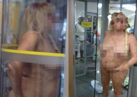 Mulher ficou completamente nua após ficar presa em porta giratória no Banco do Brasil
