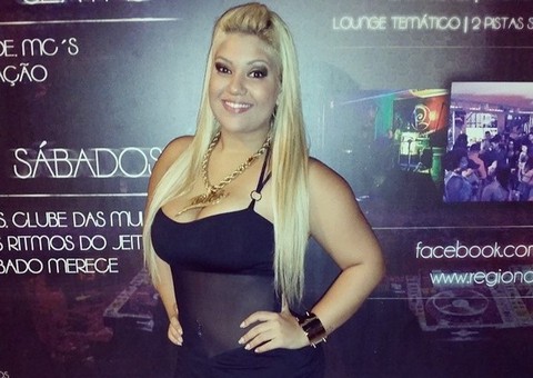 Mulher Filé muda visual e aparece irreconhecível em foto sem make