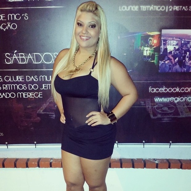 Mulher Filé muda visual e aparece irreconhecível em foto sem make