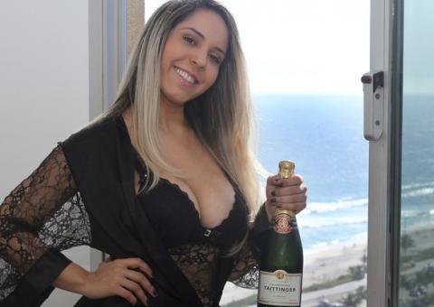  Mulher Melão deixa subúrbio e vai morar em frente à Praia com aluguel de R$ 6 mil