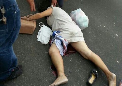 Mulher morre após cair da moto em buraco no Distrito Industrial