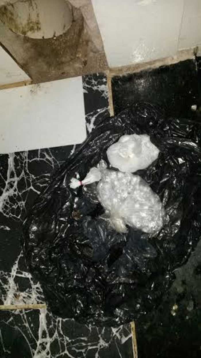 Mulher que escondia droga dentro de tubulação falsa é presa  