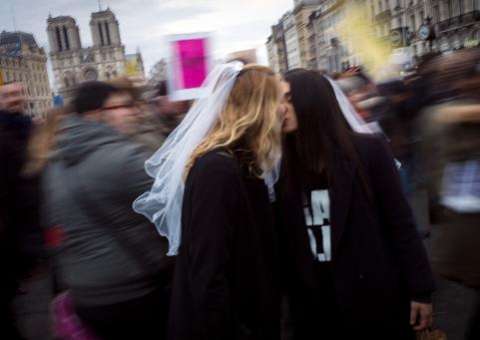 Caso raro de transmissão de HIV entre mulheres é divulgado nos EUA