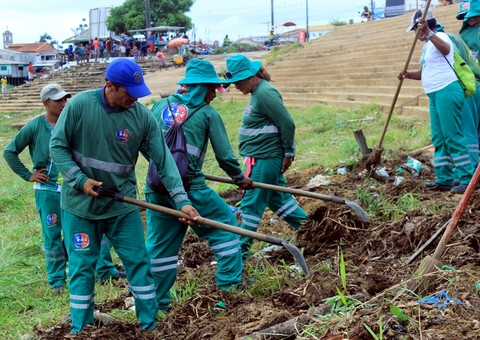 Mutirão de limpeza de Parintins chega a Francesa
