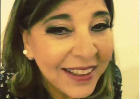 Ousada, Roberta Miranda posta foto nua com guitarra