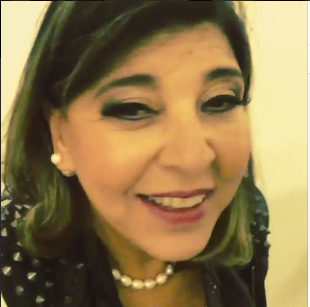 Ousada, Roberta Miranda posta foto nua com guitarra