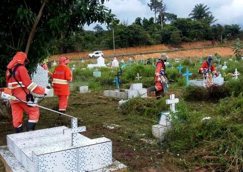 Cemitérios recebem mutirão de limpeza para o Dia das Mães