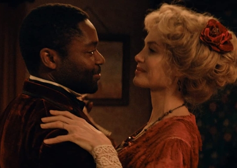 Filme sobre universos de Peter Pan e Alice com Angelina Jolie ganha estreia