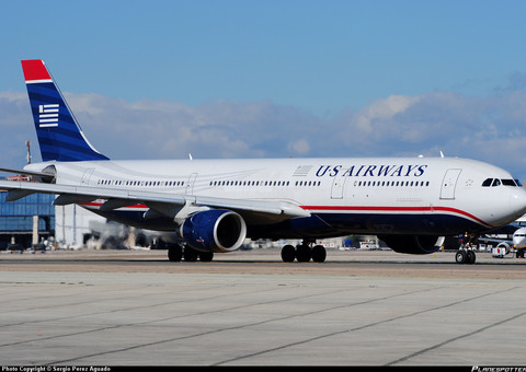 Falha na ventilação de avião adoece 13 passageiros 