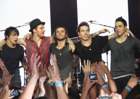 Confira o clipe da música "Ligação", do NX Zero