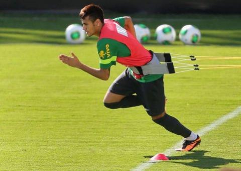 Neymar: 'Não posso ser o mesmo do Santos na seleção'