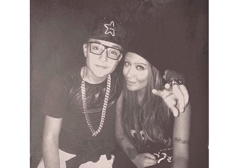 MC Gui é visto em boate com irmã de Neymar