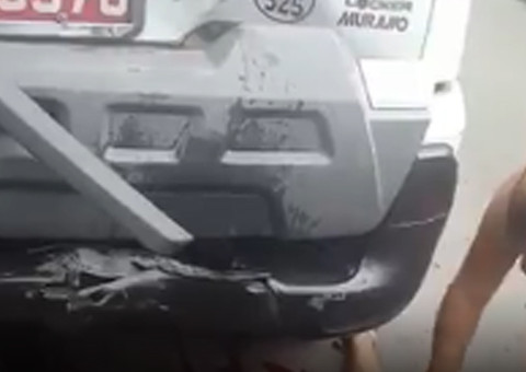 Motociclista atinge traseira de táxi e fica entre a vida e a morte em Manaus