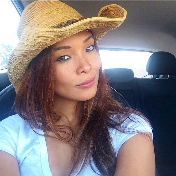 Após vida conturbada, Carol Nakamura faz desabafo sobre 2014