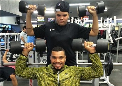 Naldo vai lançar filho de 17 anos como cantor