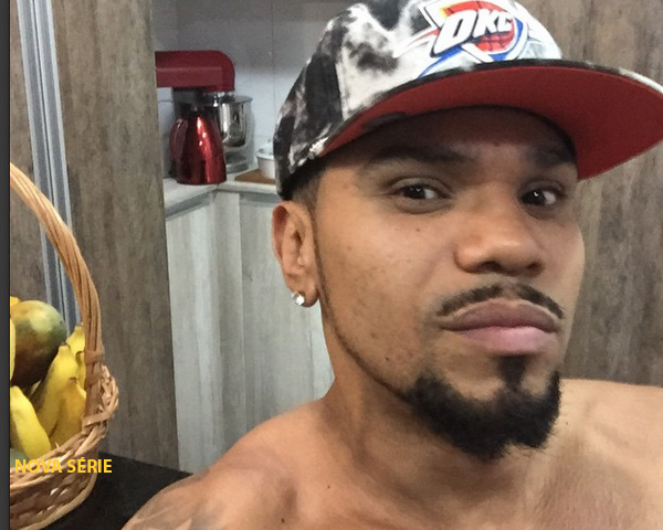 Naldo causa polêmica ao divulgar vídeo em carro em alta velocidade