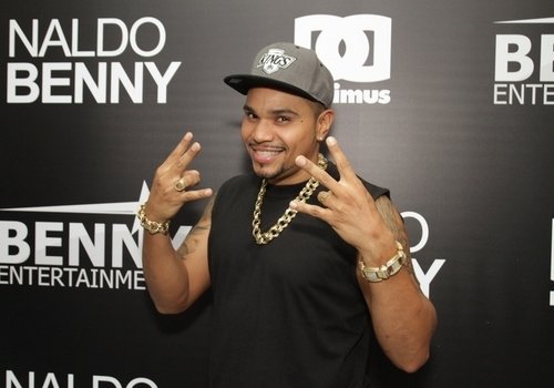 Naldo exclui ex-mulher de autobiografia: "O livro é meu"