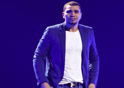 Naldo faz playback em gravação de DVD e é criticado por fãs