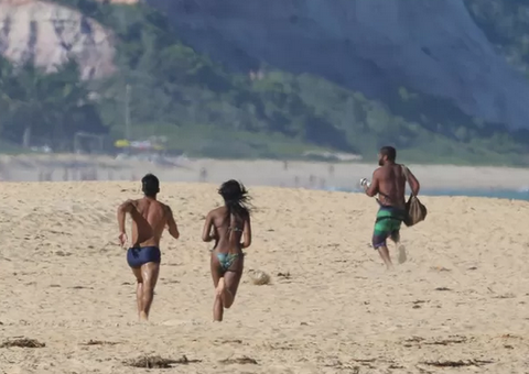 Naomi Campbell fica enfurecida e corre atrás de paparazzo na Bahia