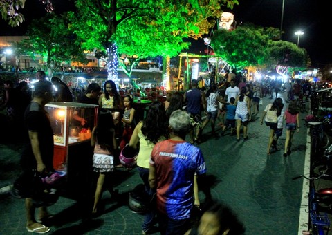 Complexo Natalino vira ponto de encontro das famílias de Parintins