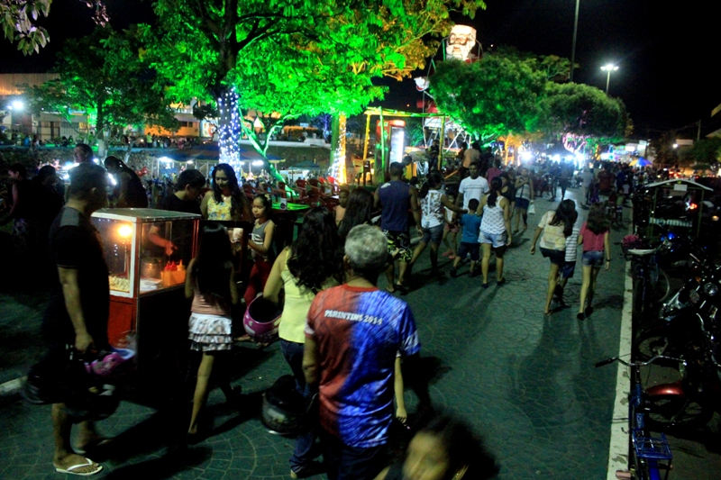 Complexo Natalino vira ponto de encontro das famílias de Parintins